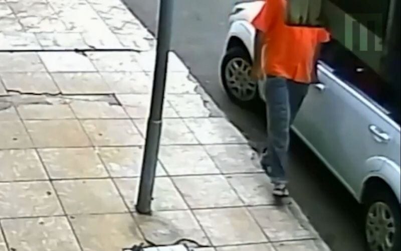 Homem com Covid-19 é preso pegando em maçaneta de carro; veja o vídeo