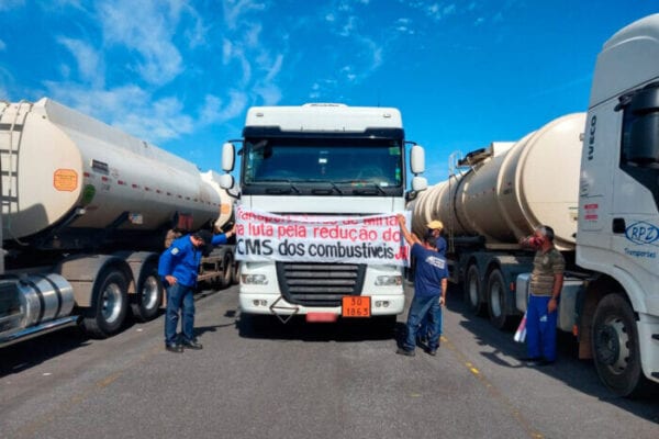 Estado de greve: paralisação do caminhoneiros se concentrar em Santos