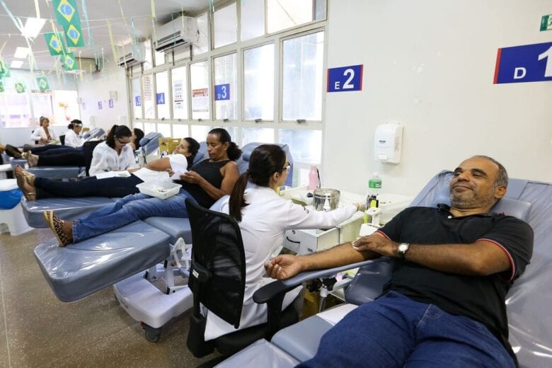 Covid-19: doações de sangue caem 20% e governo lança campanha