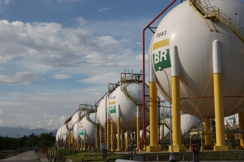 Taxar exportação de petróleo entra no radar para conter preços de combustíveis