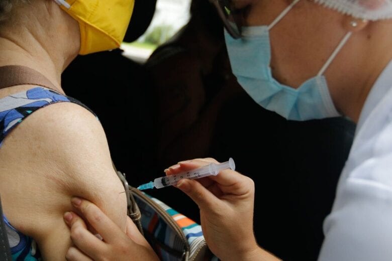 Monlevadense recebe dose trocada da vacina contra a Covid-19