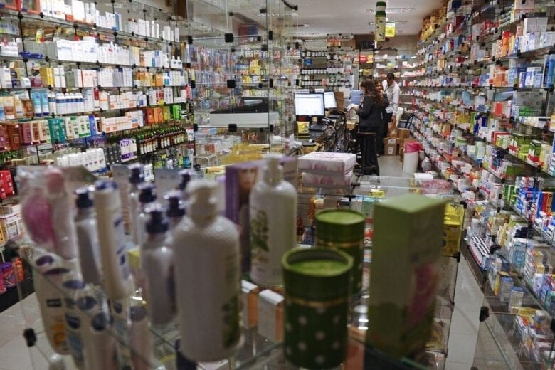 Remédios podem ficar até 10,08% mais caros a partir de hoje