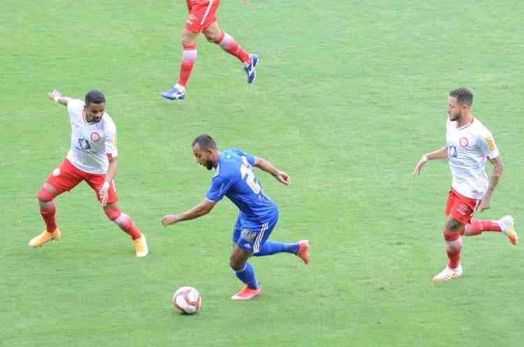 Fábio defende pênalti e evita derrota do Cruzeiro para o Tombense