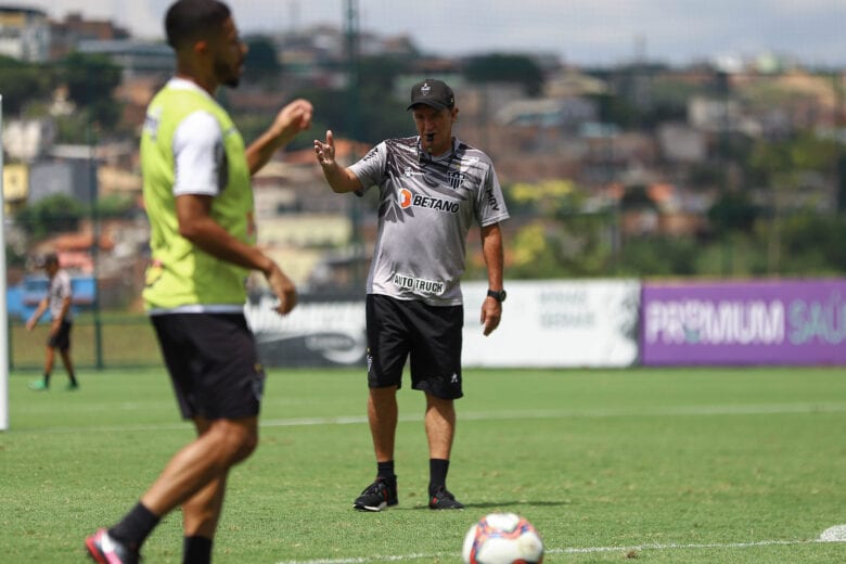 Cuca vê derrota como alerta para o Atlético antes do clássico