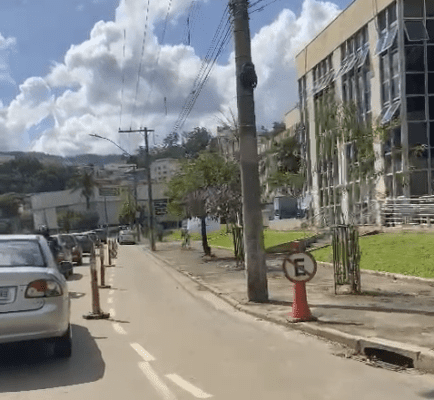 Comerciantes fazem carreata por reabertura de estabelecimentos em Itabira