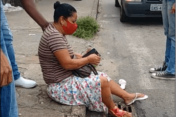 Senhora tem o pé esmagado por ônibus em Monlevade