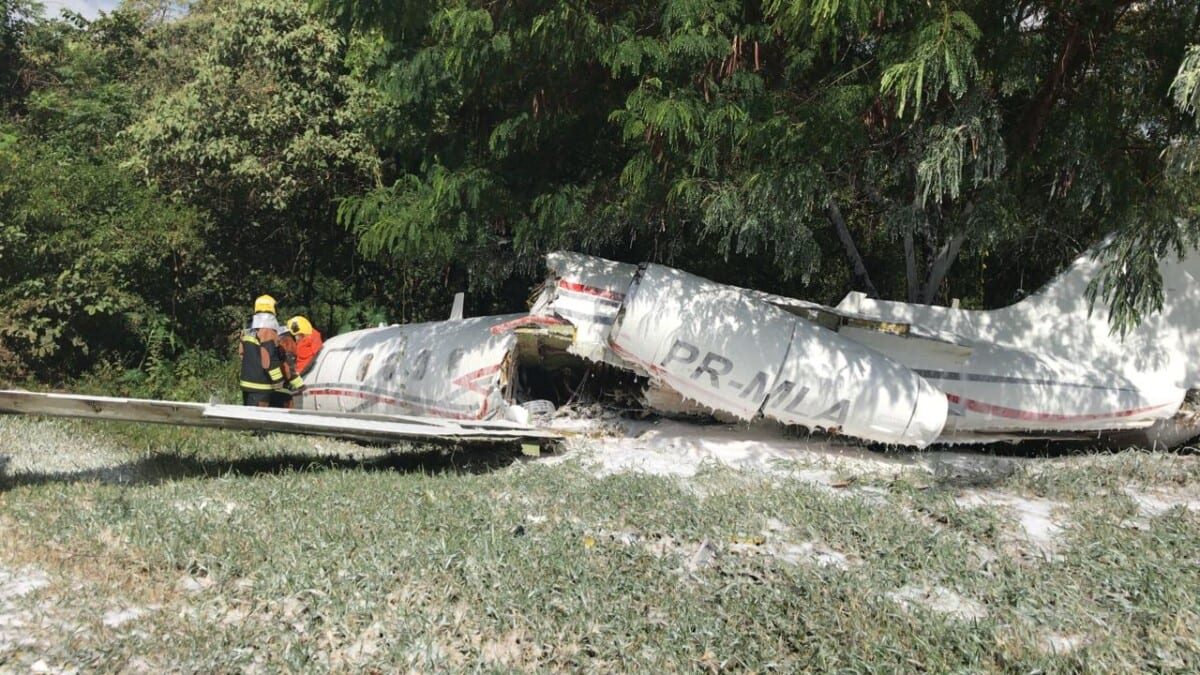 Acidente com avião mobiliza bombeiros no aeroporto da Pampulha