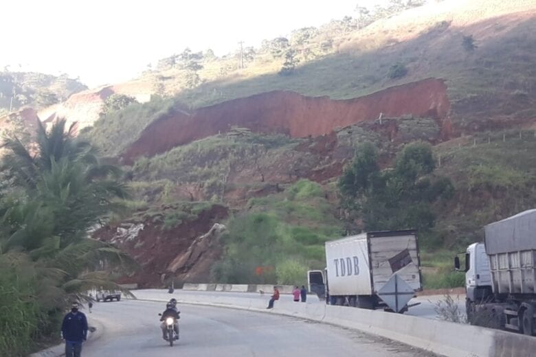 Rodovia Fernão Dias é interditada nesta tarde devido queda de barreira em  Brumadinho - REVISTA DO ÔNIBUS