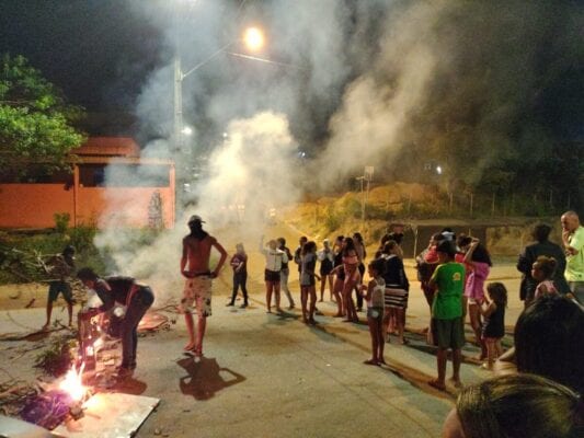 Moradores do Barreiro fecham a MGC-129 em protesto por falta d'água