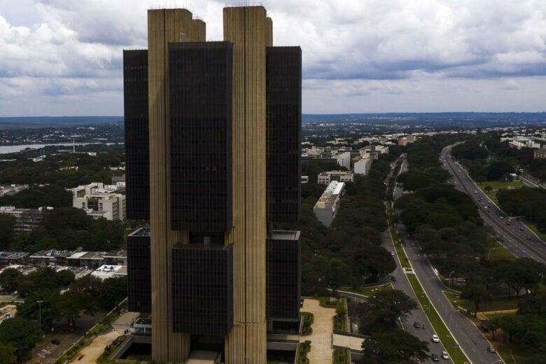 Copom eleva taxa básica de juros para 4,25% ao ano