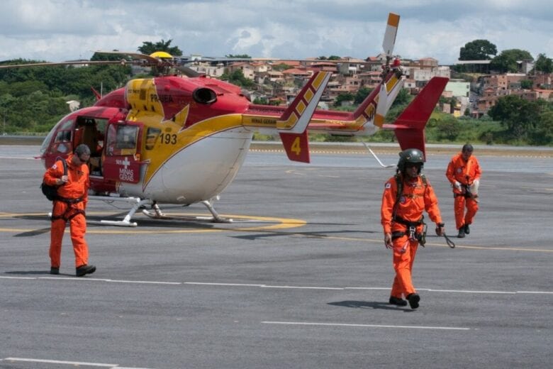 Helicóptero dos bombeiros é empenhado em resgate na MG-010