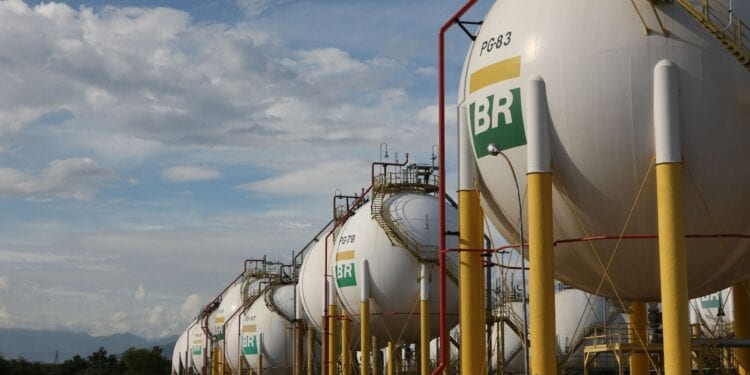 Taxar exportação de petróleo entra no radar para conter preços de combustíveis