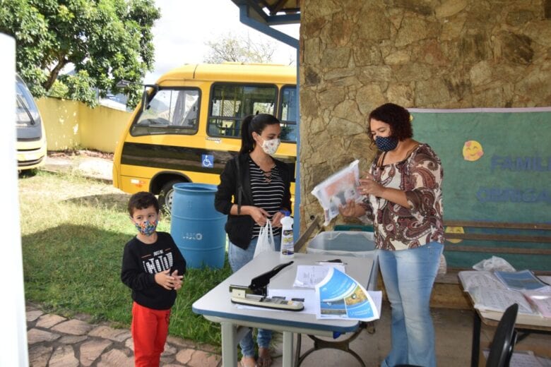 Prefeitura de Catas Altas distribui Kit Merenda Escolar a alunos do município