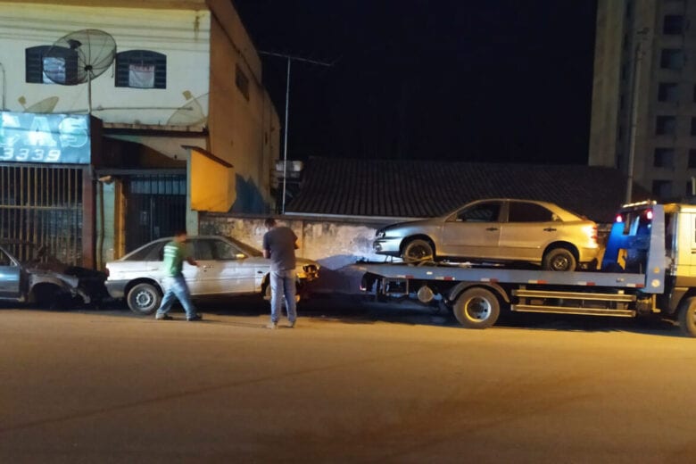 Prefeitura de Monlevade faz operação para retirada de carros abandonados das ruas