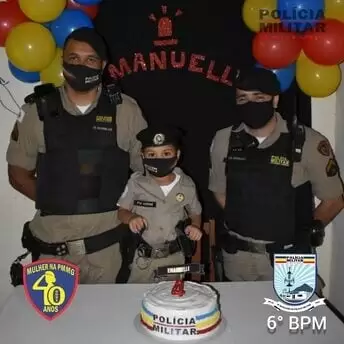 Em Valadares, criança convida policiais para participarem de sua festa de aniversário