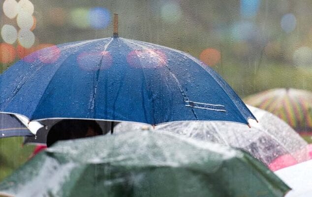 Dica do estagiário: ao sair de casa não esqueça o guarda-chuva; confira a previsão do tempo