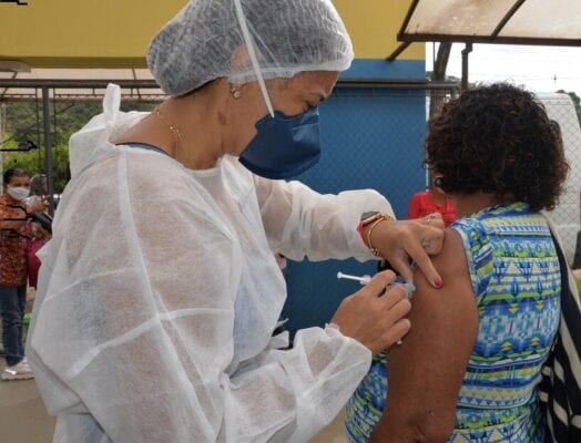 São Gonçalo do Rio Abaixo vacina idosos com 61 e 60 anos