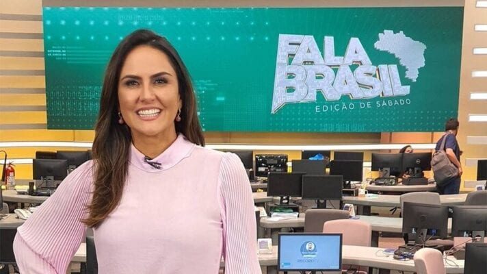 Record demite apresentadora Carla Cecato por e-mailA jornalista e apresentadora estava na emissora há 16 anos