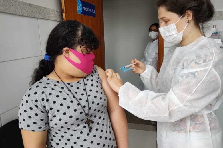 Vacinação contra Influenza continua na próxima segunda-feira no sistema drive-thru