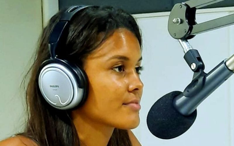 Conheça a cantora que encantou os ouvintes da Rádio Caraça; veja vídeo