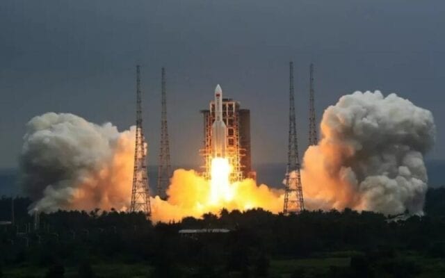 Fora de controle: foguete chinês pode reentrar na atmosfera da Terra