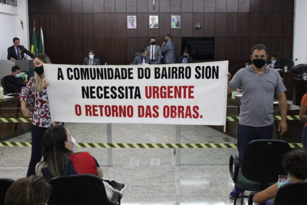 Moradores do bairro Sion protestam na Câmara contra obras que duram mais de 50 anos