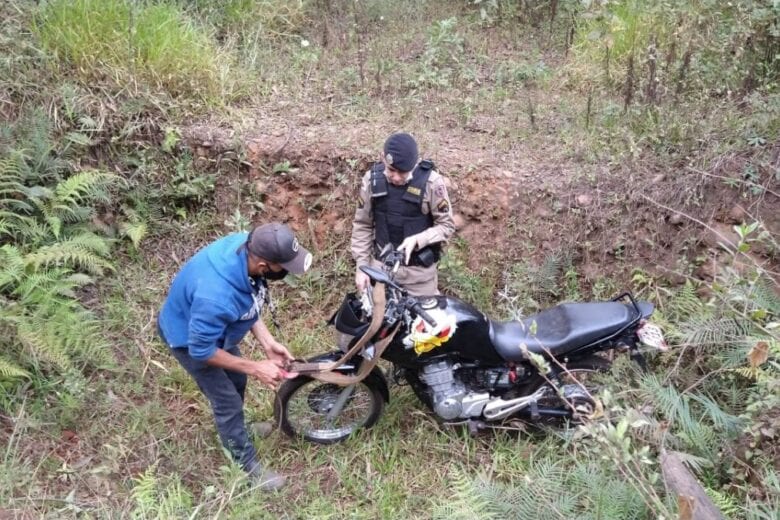 Homem foge da PM e é preso ao tentar registrar furto da motocicleta