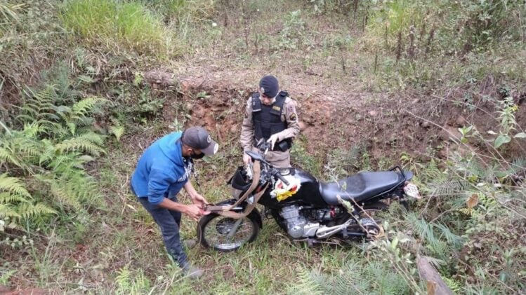 Homem foge da PM e é preso ao tentar registrar furto da motocicleta