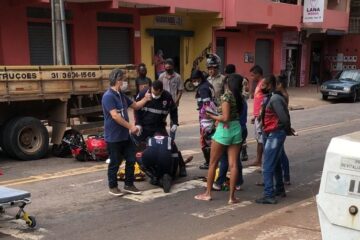 Mulher fica ferida em colisão com caminhão na rua Gameleira