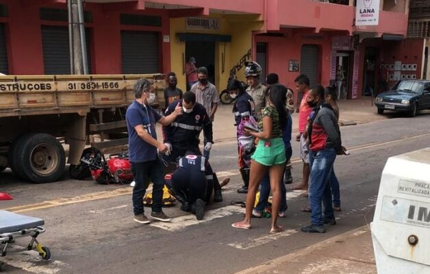 mulher-fica-ferida-em-colisao-com-caminhao-na-rua-gameleira