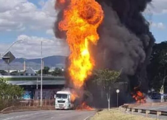 Carreta com combustíveis explode em Contagem; veja vídeo