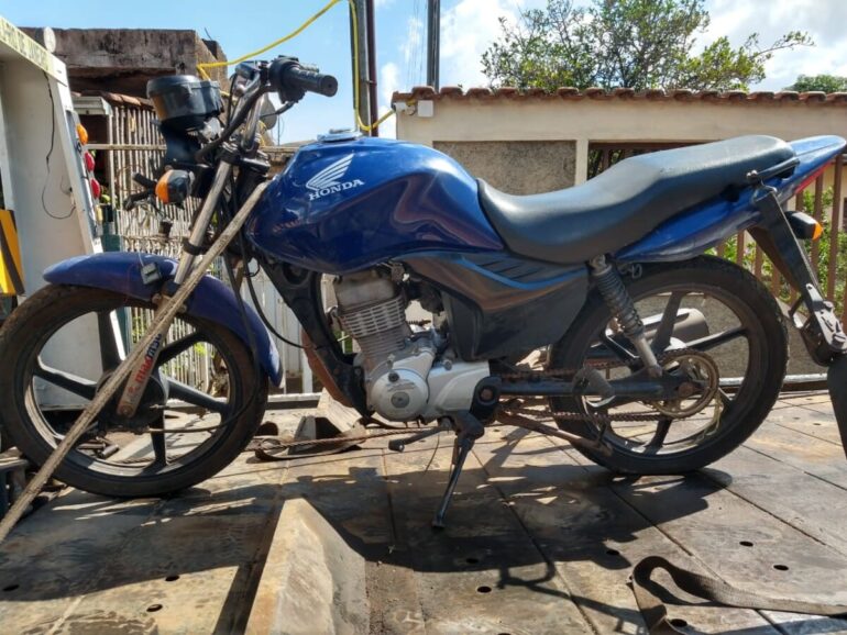 Adolescentes roubam moto e acabam presos pela PM em Monlevade