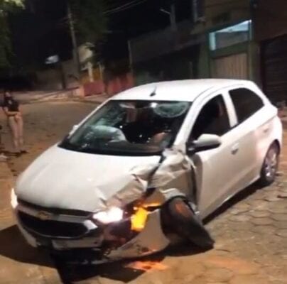 mulher-e-socorrida-apos-acidente-na-avenida-das-rosas