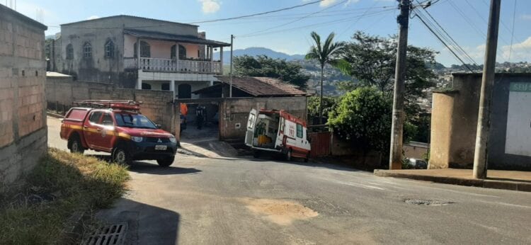 homem-desmaia-na-laje-em-construcao-e-e-resgatado-pelos-bombeiros