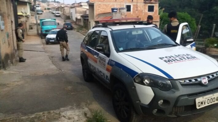 homem-e-socorrido-apos-ser-baleado-no-rosto-em-itabira