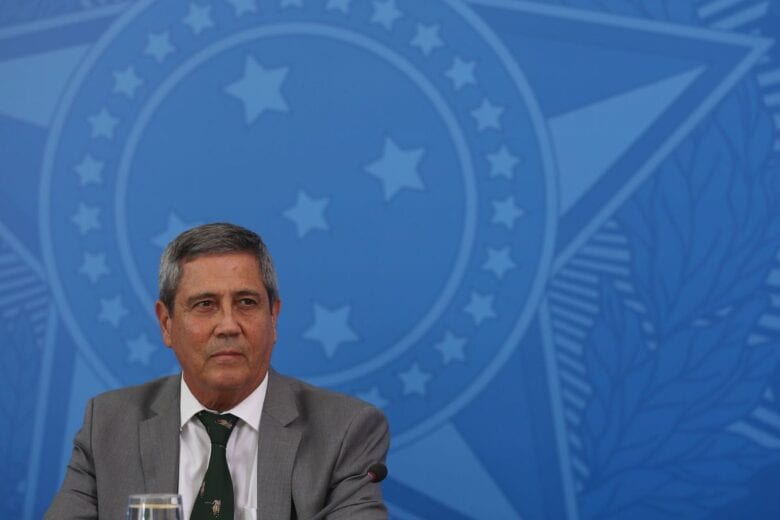 Orçamento atende a metade das necessidades da Defesa, diz ministro