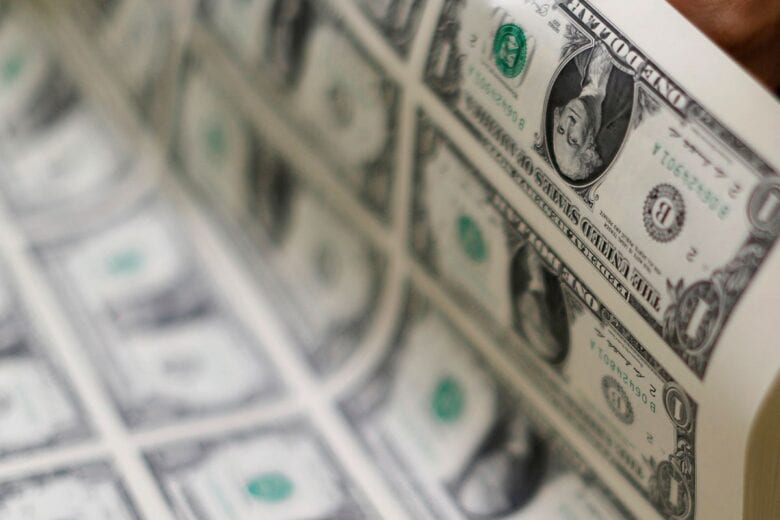 Dólar ultrapassa R$ 5,50 com tensões na Ucrânia e reunião do Fed