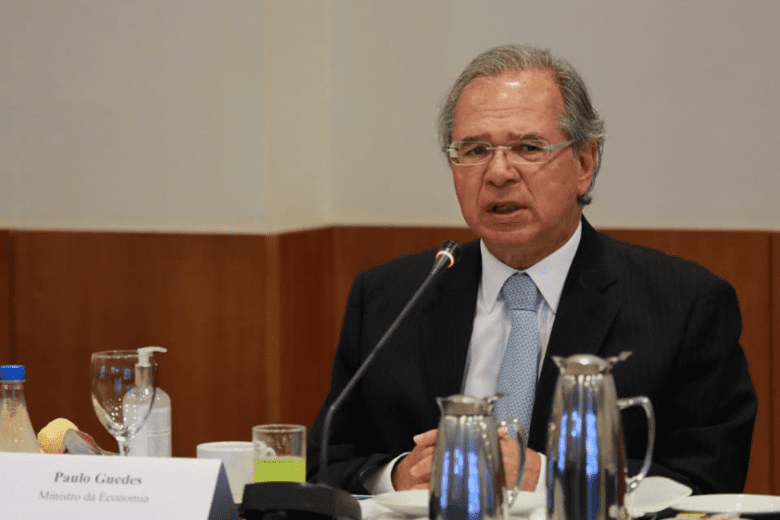 Hackers invadem transmissão de palestra do ministro Paulo Guedes