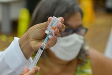 BH adota prazo de 4 meses para dose de reforço, mas vai realizar convocação para os grupos