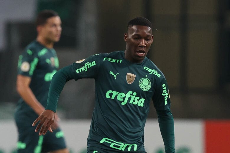 Patrick de Paula, volante do Palmeiras, é flagrado em festa clandestina