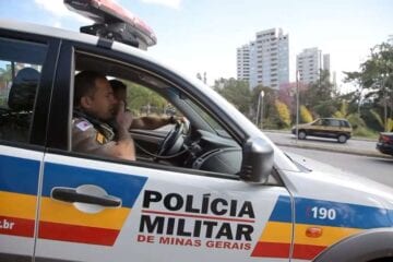 Mulher pula de carro em movimento após ser torturada pelo marido