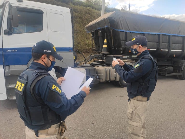 PRF flagra motoristas descumprindo a lei do descanso em Minas