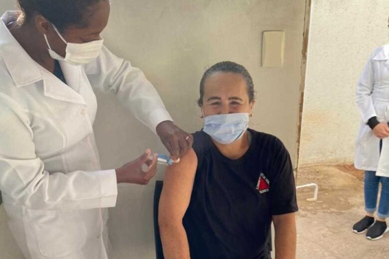 Dia D: Itabira aplica mais de 1,4 mil doses de vacina contra o coronavírus
