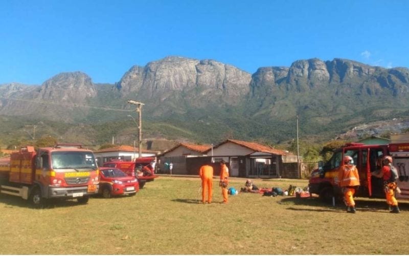 Escaladores ficam presos em pico de Catas Altas e são resgatados pelos bombeiros