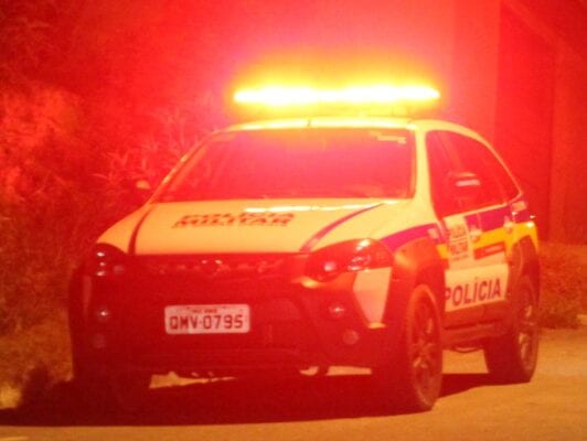 motocicleta-bate-contra-muro-de-residencia-no-conceicao