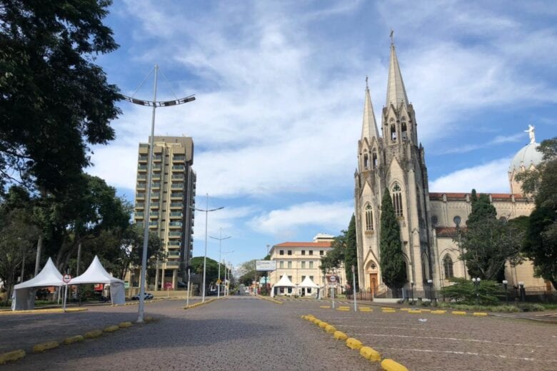 Cinco semanas após vacinação em massa, Botucatu tem queda de 48% em casos de Covid