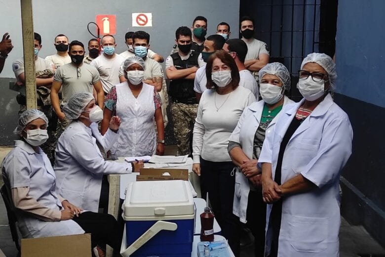 Detentos e servidores do presídio de Monlevade recebem primeira dose contra a Covid