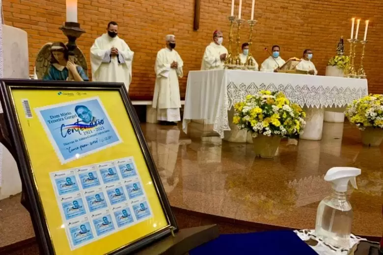 Selo postal é lançado em homenagem ao centenário de Dom Mário Gurgel