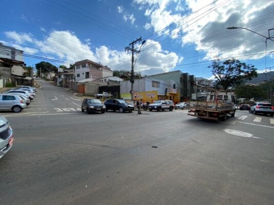 acidente-na-rua-juca-machado-deixa-motociclista-ferido