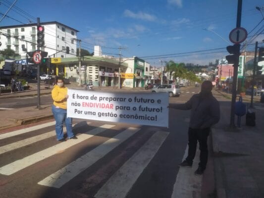 Manifestações contrárias a empréstimo de R$ 70,15 milhões antecedem reunião da Câmara